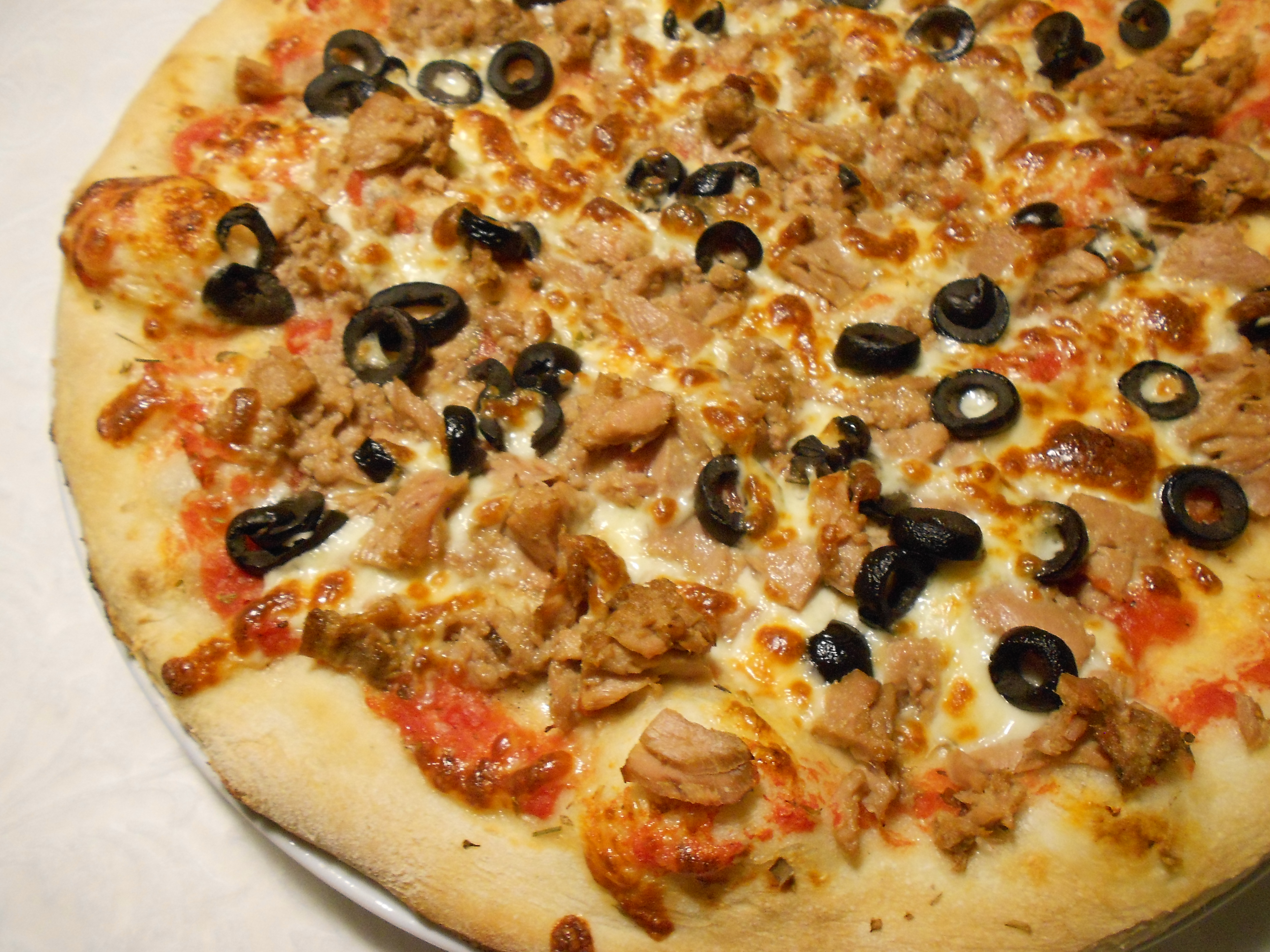 10. Pizza Tonno