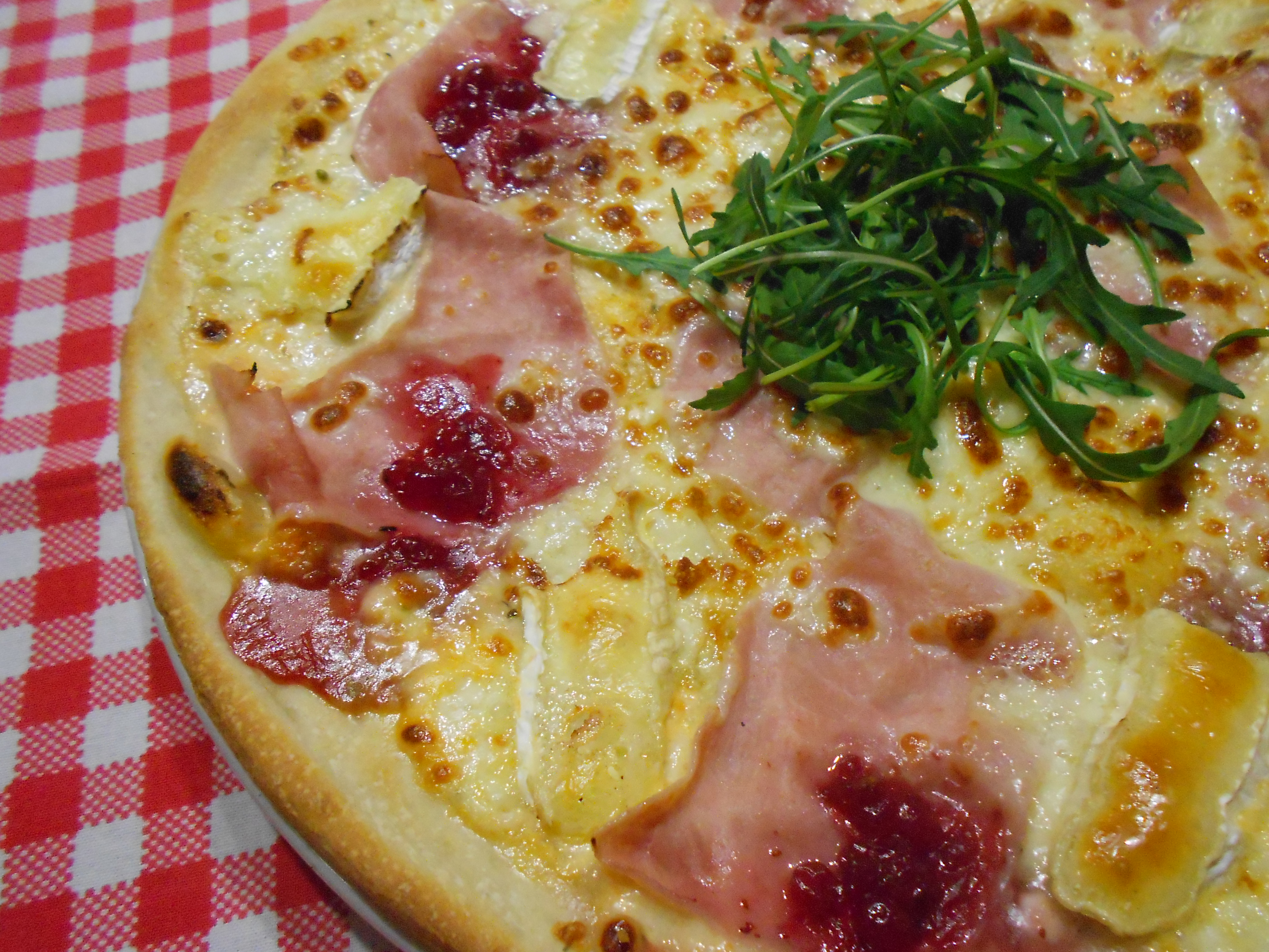 33. Pizza Brusinková